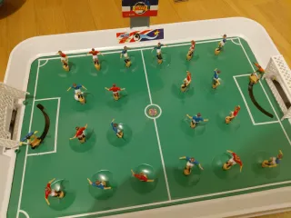 Futbolín jugadores con muelles
