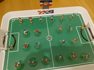 Futbolín jugadores con muelles