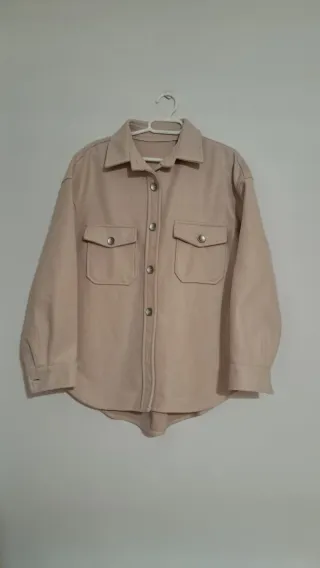 Camisa tipo chaqueta beige