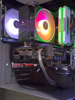 PC GAMING R7 5800X / 32 gb / RX 9060XT 16 Gb