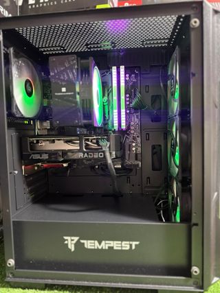 PC GAMING R7 5800X / 32 gb / RX 9060XT 16 Gb