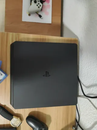 PS4 Slim Negra + Mando + Juegos