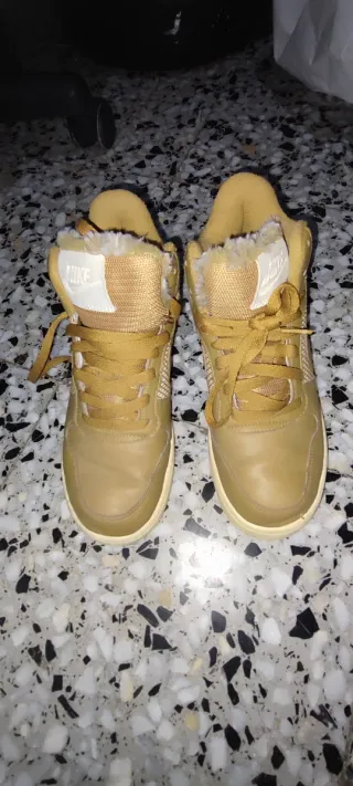 Zapatillas Nike Beige/Dorado Talla 38