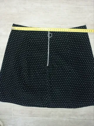 Falda negra cremallera frontal