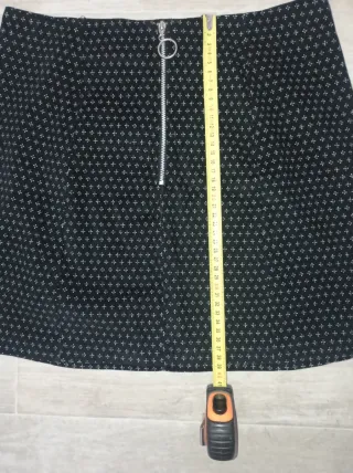 Falda negra cremallera frontal