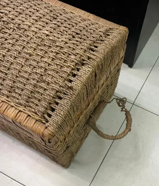 Baúl antiguo mimbre estilo rústico vintage