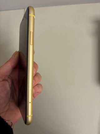 iPhone XR Giallo Perfetto e auricolari nuovi