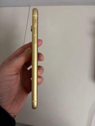 iPhone XR Giallo Perfetto e auricolari nuovi