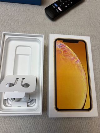 iPhone XR Giallo Perfetto e auricolari nuovi