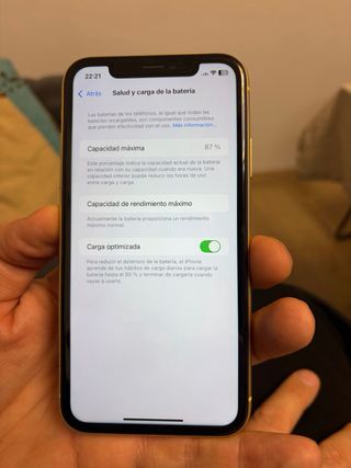 iPhone XR Giallo Perfetto e auricolari nuovi