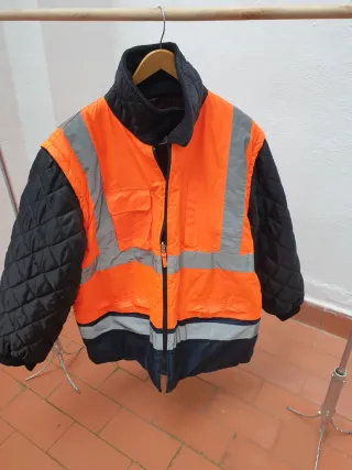 Impermeable naranja y azul con forro polar