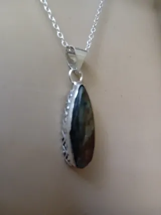 Collana con pendente in labradorite arancione