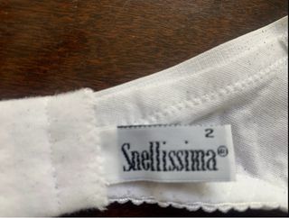 Tre reggiseni in cotone bianco