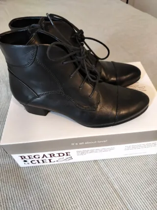 Botines negros piel Regarde du Ciel T37