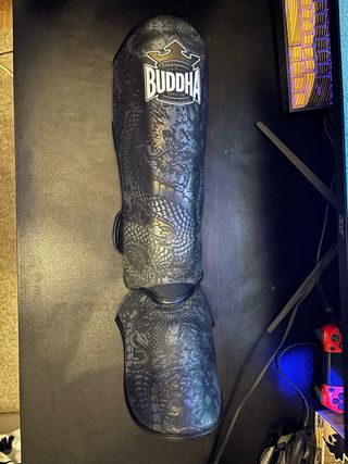 Pack Muay Thai Buddha Guantes y Espinilleras