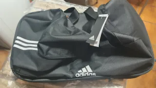 Bolsa de deporte Adidas negra sin estrenar