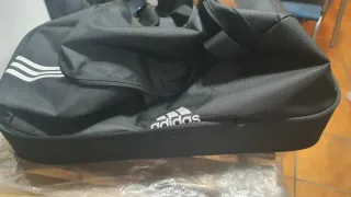 Bolsa de deporte Adidas negra sin estrenar