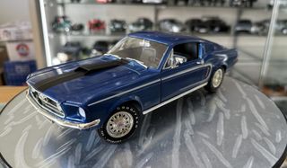 Ford Mustang 428 1968 Cobra Jet escala 1:18