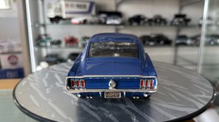 Ford Mustang 428 1968 Cobra Jet escala 1:18