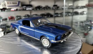 Ford Mustang 428 1968 Cobra Jet escala 1:18
