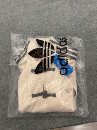 Chaqueta Adidas Oversize blanca beige