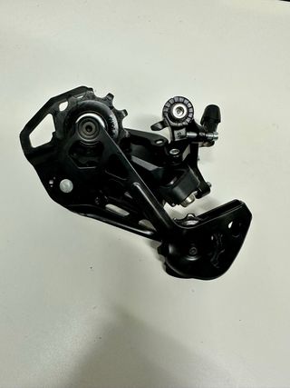 Desviador trasero Shimano ESSA