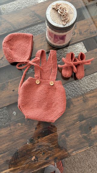 Conjunto Braguita, Capota y Patucos Tejido