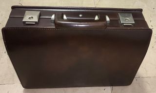 Maletín sanitario de piel marrón