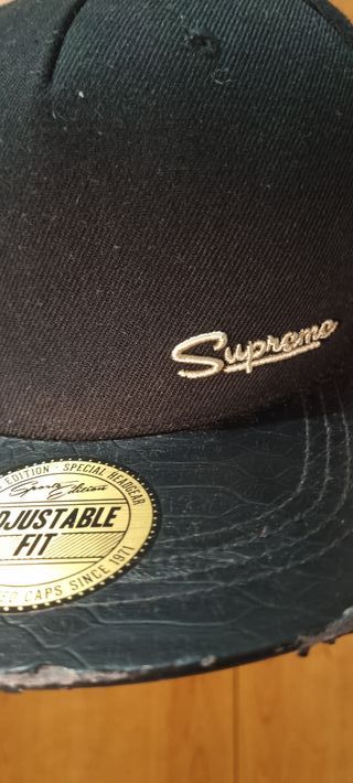 Gorra Supreme original broche strapback.