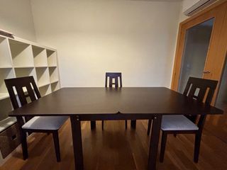 Mesa comedor y 4 sillas madera oscura