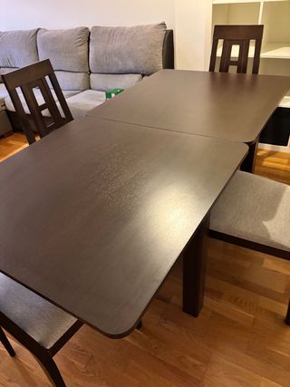 Mesa comedor y 4 sillas madera oscura