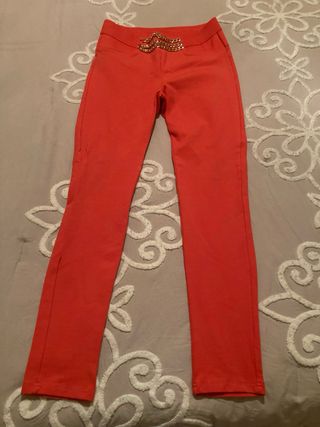 Pantalones Leggings color coral con Cadena Dorada