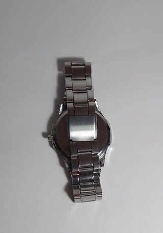 Reloj de pulsera plateado y azul