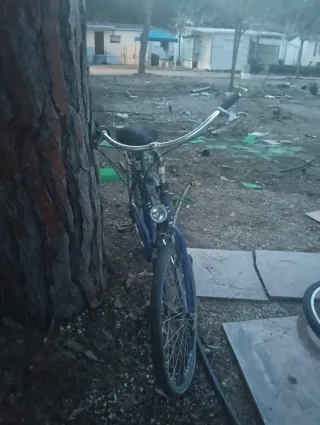 Bicicleta de paseo azul