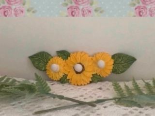 Adorno de cerámica de girasoles