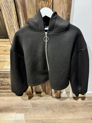 Blusa lentejuelas y bomber negra