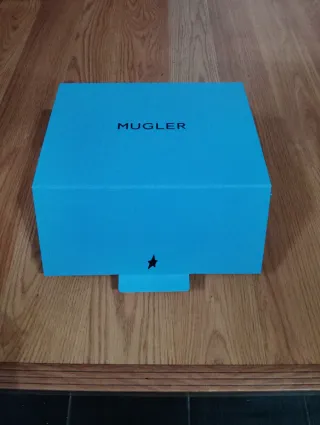Caja Mugler Azul