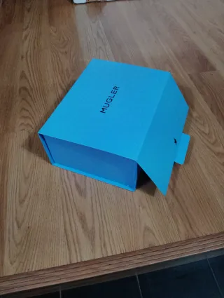 Caja Mugler Azul