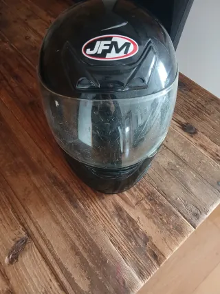 Casco de moto JFM negro con visera