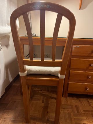Escritorio y silla de madera
