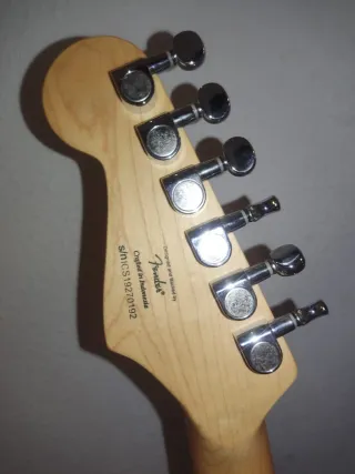 Guitarra Eléctrica Squier Stratocaster Mini Roja