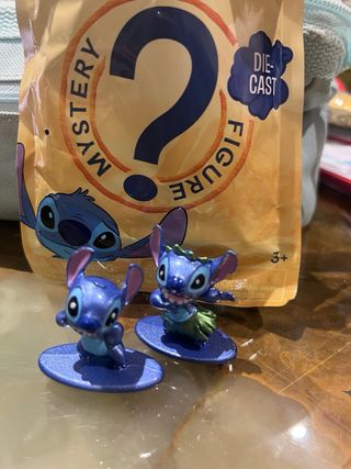 Pack 2 Figuras Stitch Mystery Die-Cast