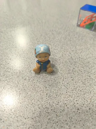 Muñeco bebé con gorro