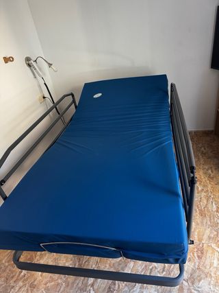 Cama articulada modelo Córdoba con carro elevador