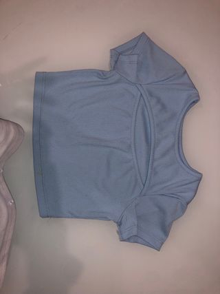 Top azul manga corta con abertura