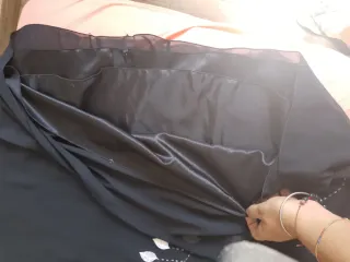 Falda negra con flores y pedrería