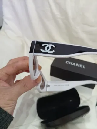 Gafas de sol Chanel negras y marrones