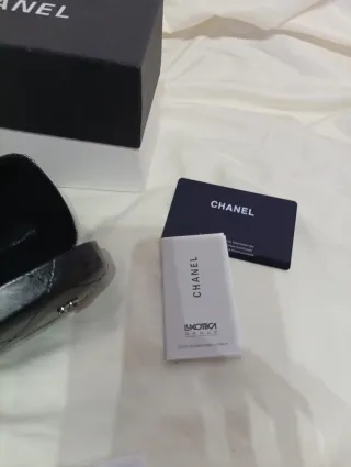 Gafas de sol Chanel negras y marrones