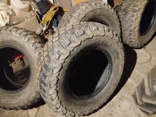 Vendo o cambio 4 Neumático BFGoodrich 265/75R16