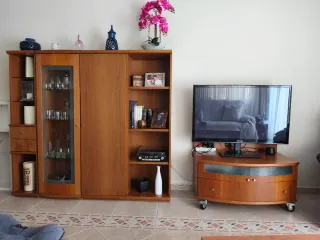 Mueble de salón madera y cristal
